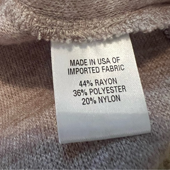 Asymmetrical cashmere-feel sleeveless button-back sweater - Picture 4 of 4